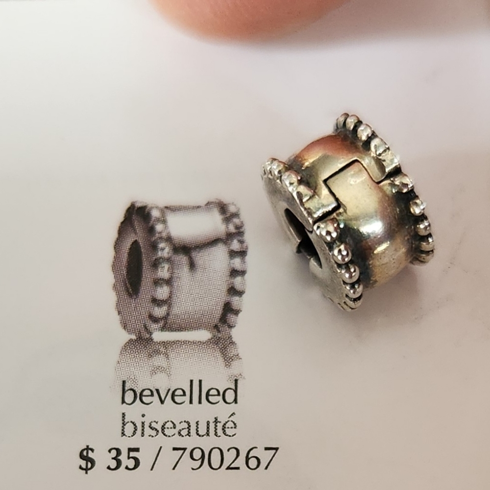 Pandora bevelled bracelet clip. Sterling silver.